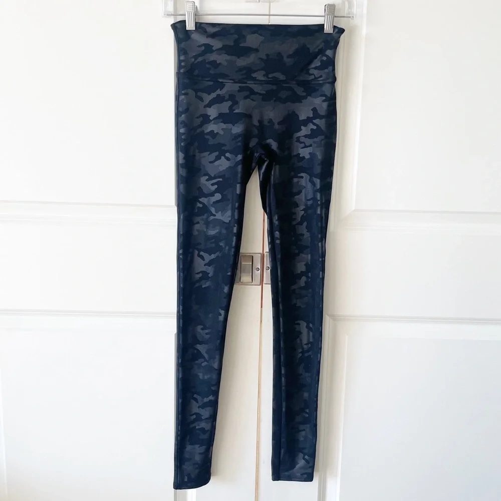 Spanx Faux Leather Camo Black High Waisted Leggings Size Small - Picture 2 of 9